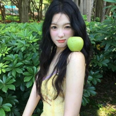 橘衫男子的画像
